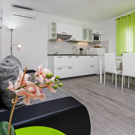 Apartment And Studio Tereza ロヴィニ エクステリア 写真